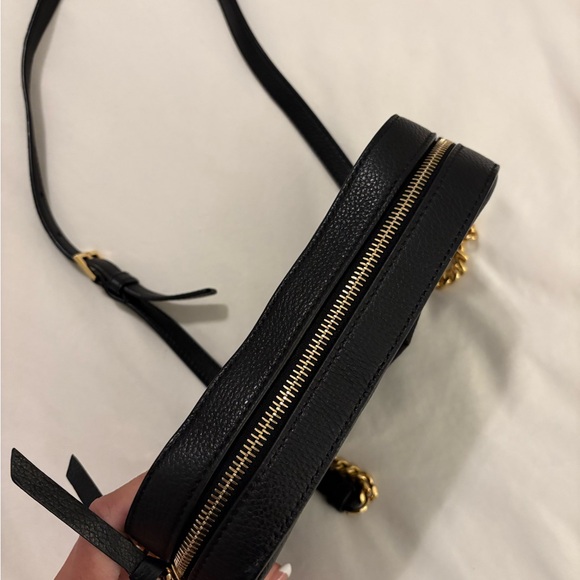 Versace Black and Gold Crossbody Bag with Sleek Design - Picture 5 of 5